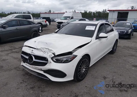 2022 Mercedes-Benz C 300 Sedan z USA, uszkodzony, nr VIN W1KAF4GB2NR037271